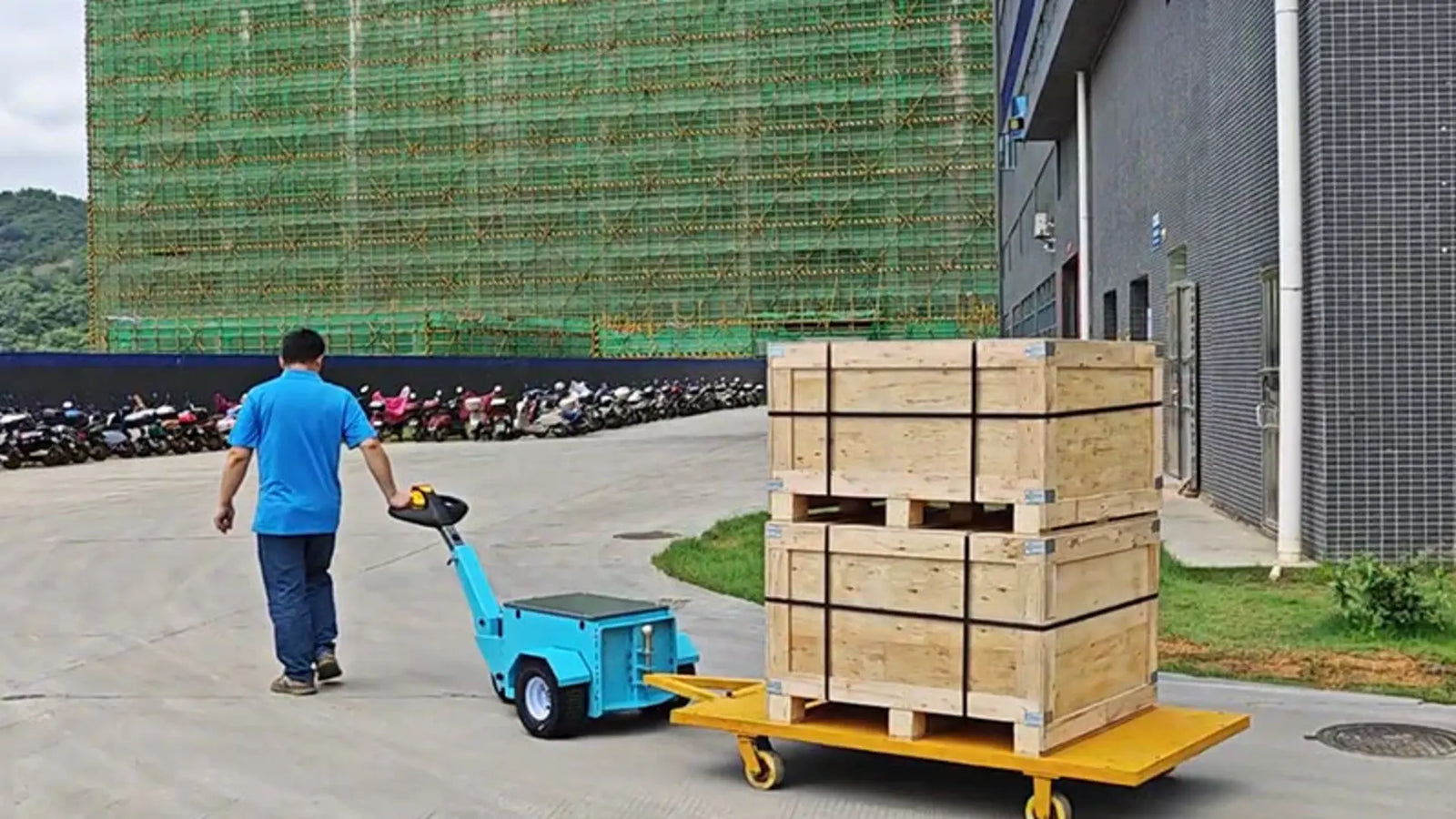 Why Every Manufacturing Facility Needs an Electric Tugger for Streamlined Material Transport